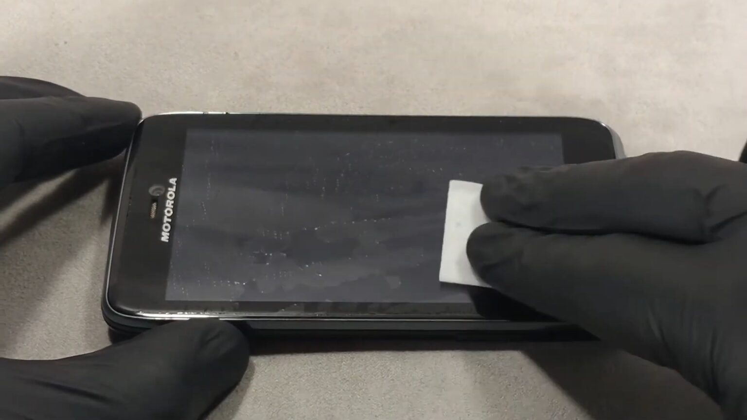 5-potential-methods-on-how-to-remove-liquid-screen-protector-safely